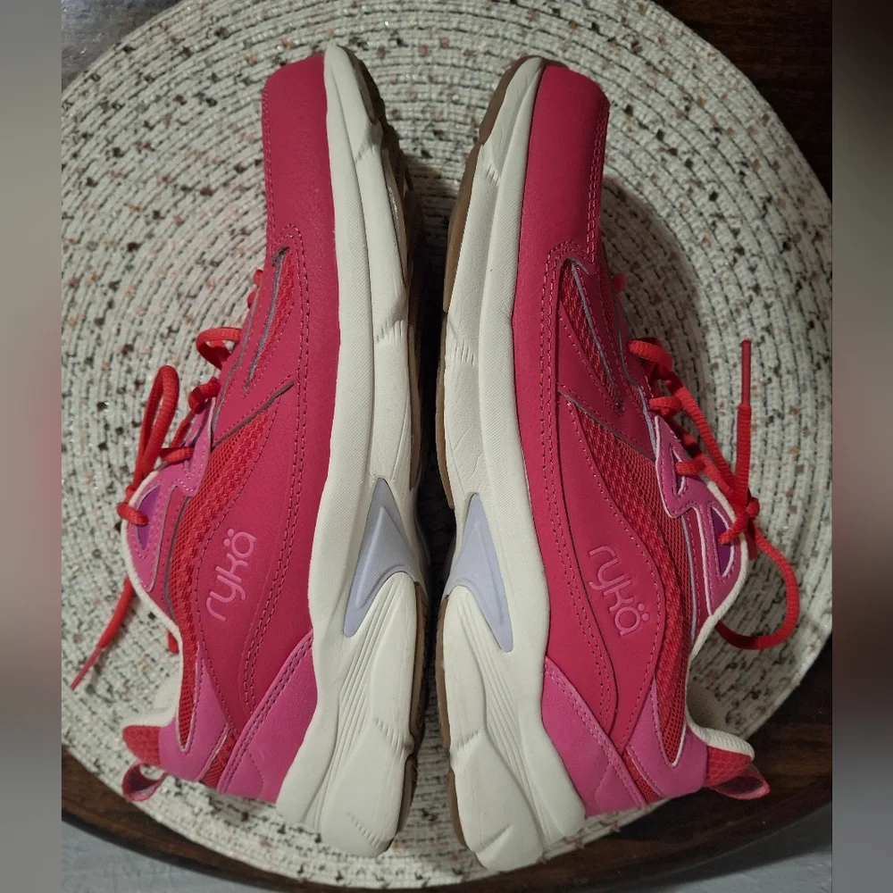 Ryka Women's Water Repellent Pink Athletic Shoes Size 8w.